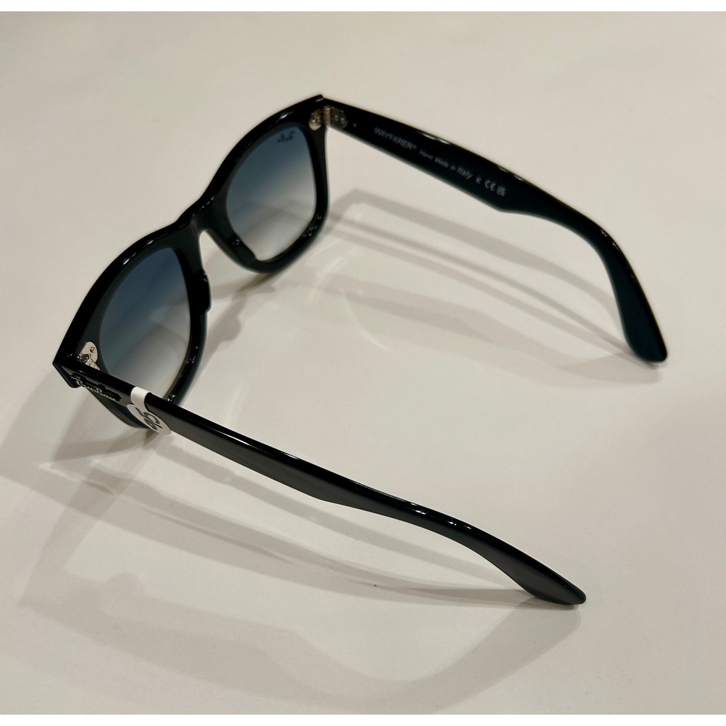 Ray-Ban Wayfarer Classic Sunglasses Blue Gradient Lenses Brand New