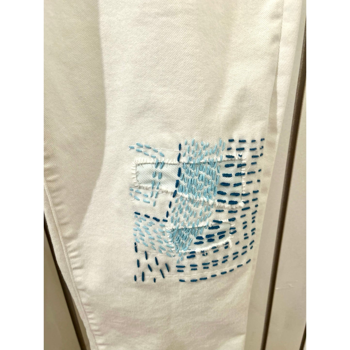 White Express Jeans Embroidered Size 10R