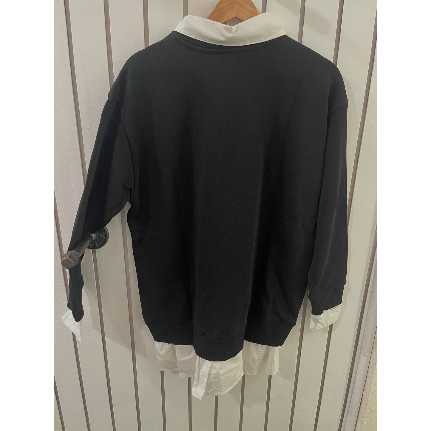 Urban Revivo Sweatshirt with White Collar