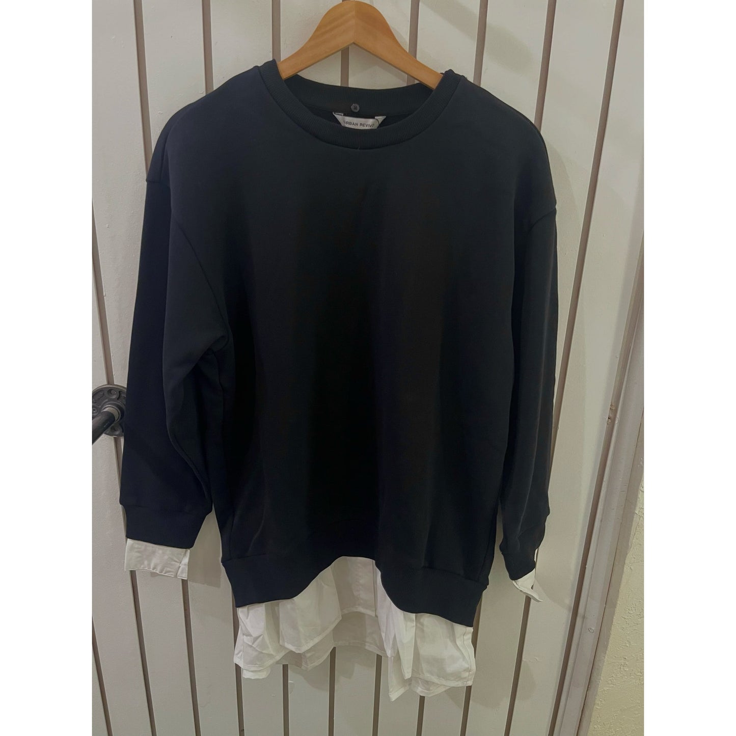 Urban Revivo Sweatshirt with White Collar