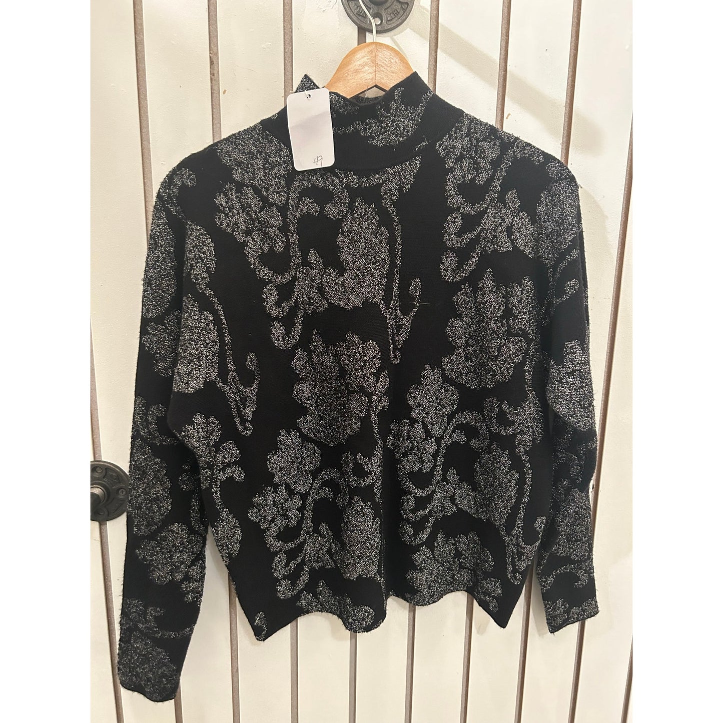 Sioni Sweater Black and Silver