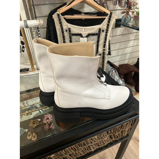 Stuart Weitzman Size 38.5 $833 MSRP