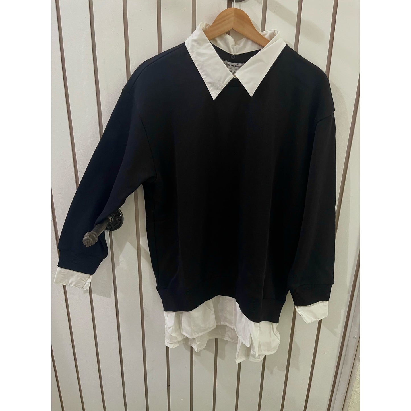 Urban Revivo Sweatshirt with White Collar